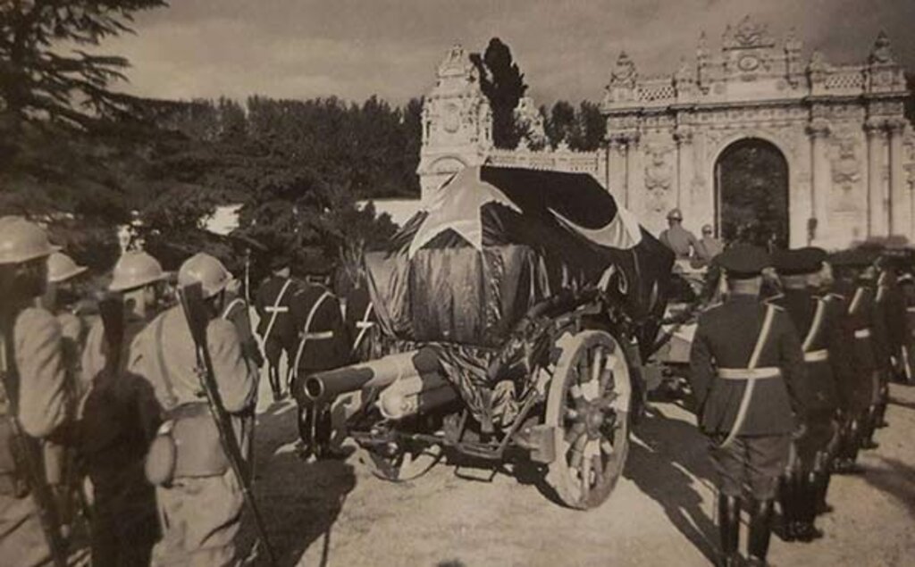 Atatürk'ün cenaze töreninden görmediğiniz fotoğraflar