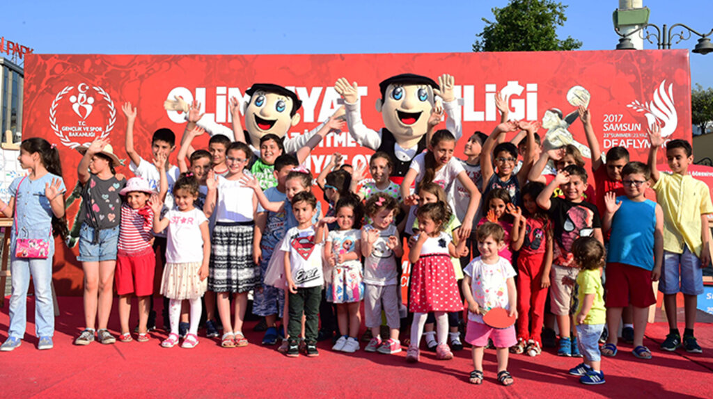 Samsun'da olimpiyatların maskotu Çakır Deaflympıcs şenliğine katıldı