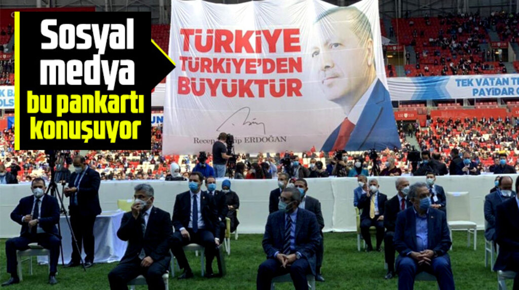 Samsun AK Parti kongresinde açılan Türkiye Türkiye'den Büyüktür pankartı tartışılıyor