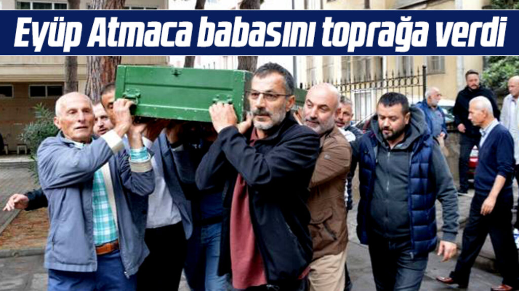 Samsun'un Bafra ilçesinde Eyüp Atmaca, vefat eden babasını toprağa verdi