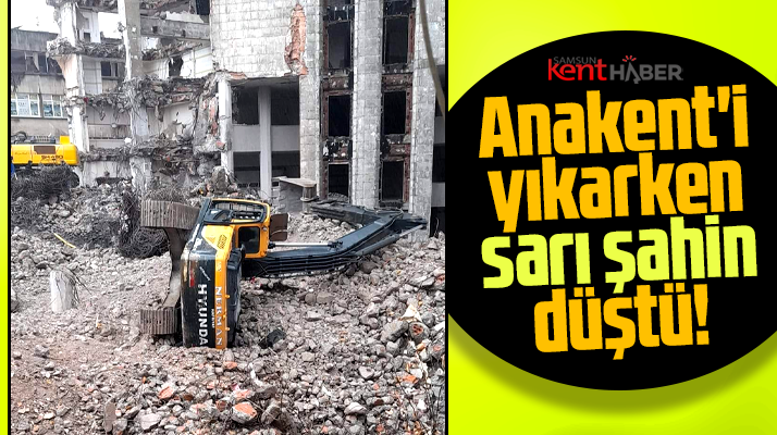 Samsun'da Anakent İş Merkezi'nin yıkımını yapan iş makinesi devrilerek yan yattı