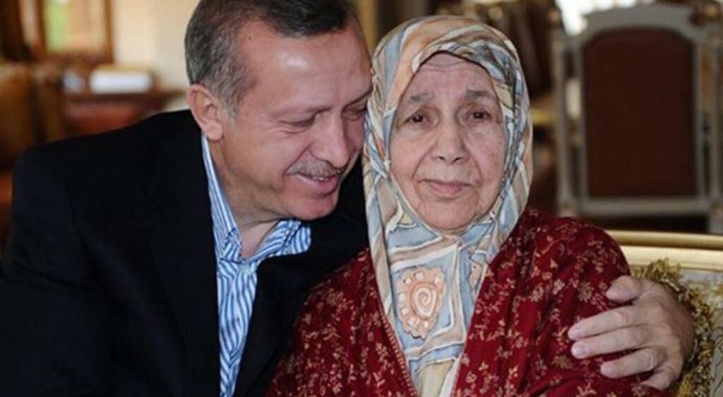 Cumhurbaşkanı Erdoğan'dan duygulandıran Anneler Günü mesajı