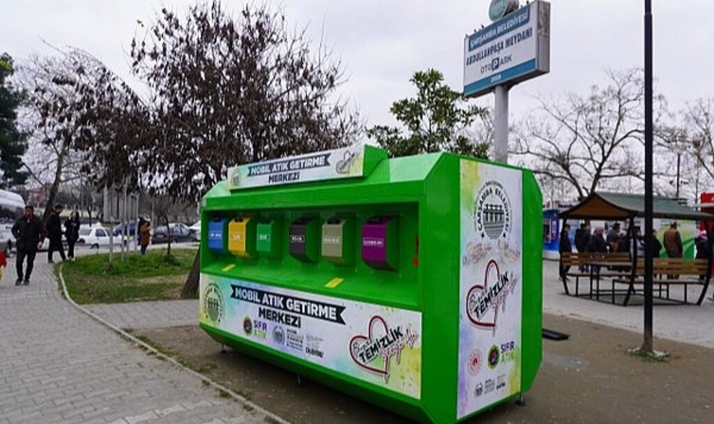 Samsun'un Çarşamba İlçe Belediyesi ilçede belirli noktalara mobil atık merkezleri yerleştirdi