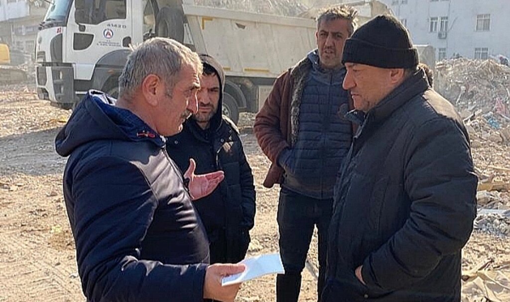 Fuat Köktaş deprem bölgesine yardım malzemeleri ulaştırdı
