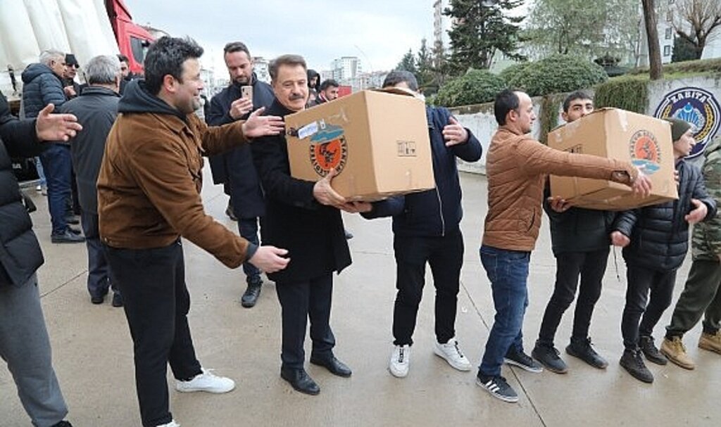 Samsun'a gelen depremzedeler için Cemil Deveci Kardeş Aile çağrısı yaptı