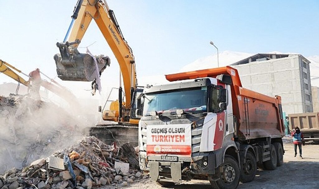 Samsun Büyükşehir Elbistan'da 400 bina enkazını kaldıracak