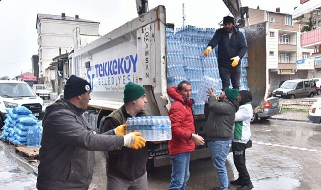 Samsun'da Tekkeköy Belediyesi deprem bölgesi için yardım hareketi başlattı