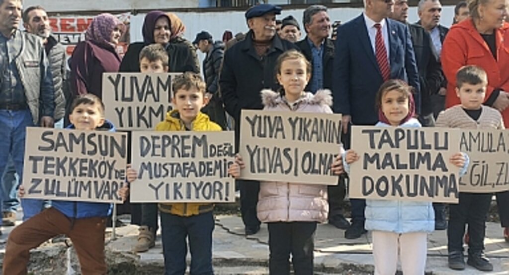 Samsun Tekkeköy'de Solmaz ve Büyük aileleri kamulaştırma protestosu yaptı