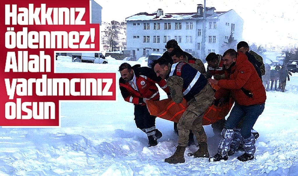 Samsun UMKE ekibi ve sağlık görevlileri deprem bölgesinde hayat kurtarıyor