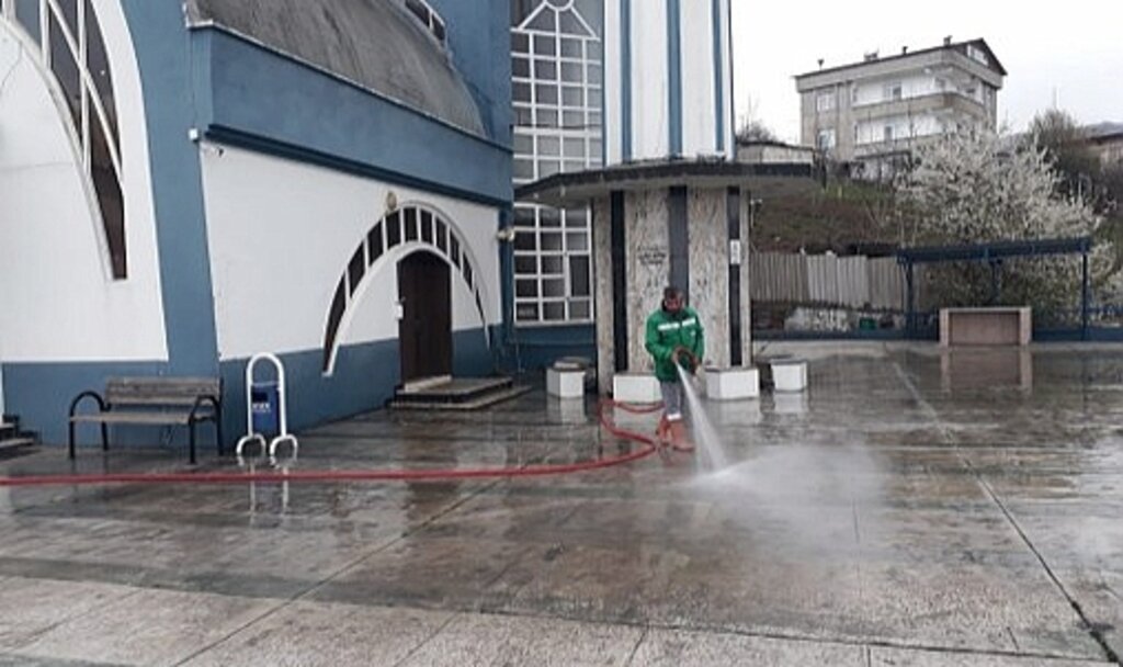 Samsun'da Canik Belediyesi Ramazan öncesi camileri temizledi