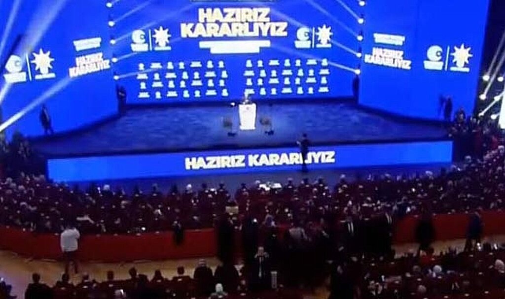 AK Parti'nin 26 il belediye başkan adayının isimleri açıklandı
