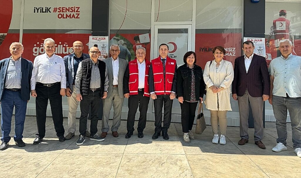 Samsun'da Atakum Kaymakamı Yıldız Kızılay Şube Başkanlığını ziyaret etti