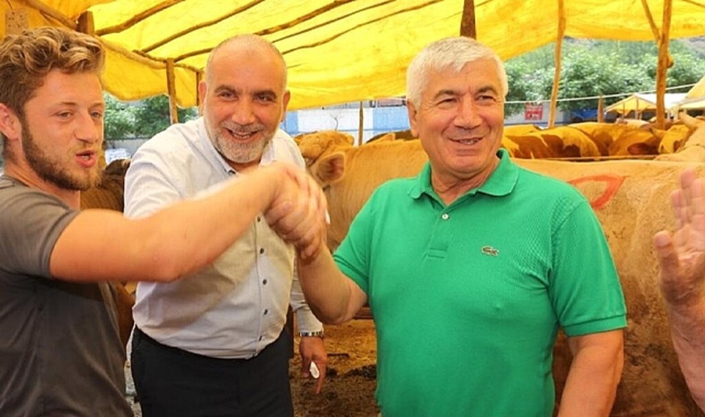 Samsun'un Canik ilçesindeki canlı hayvan pazarında kurbanlık satışları başladı 