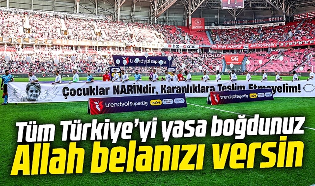 Samsunspor-Konyasspor maçına futbolcular Narin Güran pankartı ile çıktı
