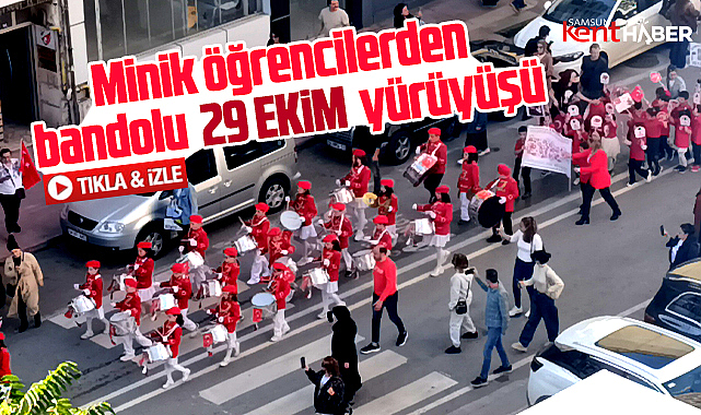 Samsun'da İstiklal İlkokulu öğrencilerinden bandolu 29 Ekim yürüyüşü