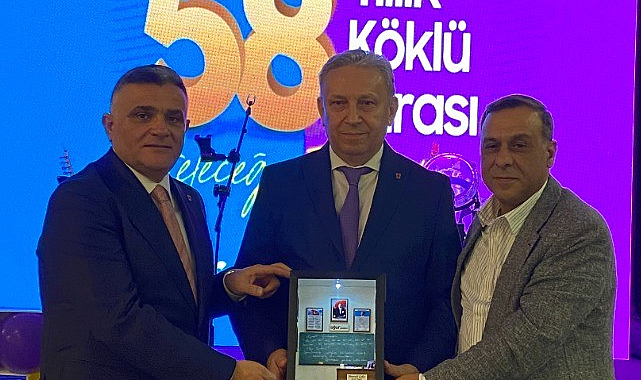 Samsun Uğur Okulları 58. yılını kutladı, öğretmenlere plaket verdi
