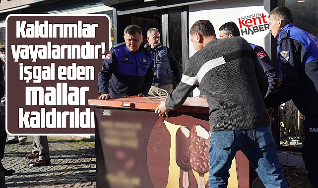 Samsun'un Atakum ilçesinde kaldırımları işgal eden esnafa ait mallar kaldırıldı
