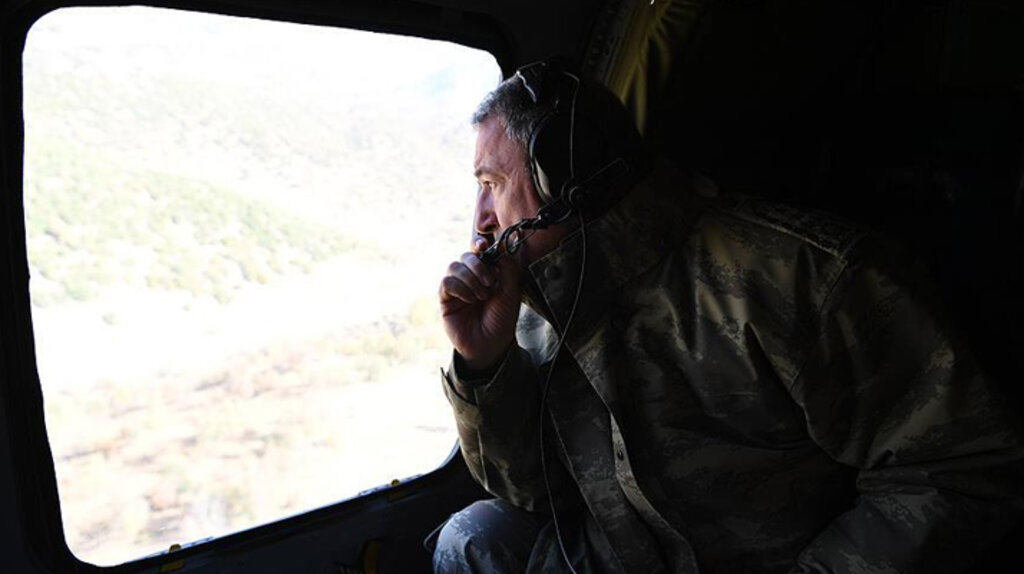 Hulusi Akar Yüksekova'yı havadan denetledi 