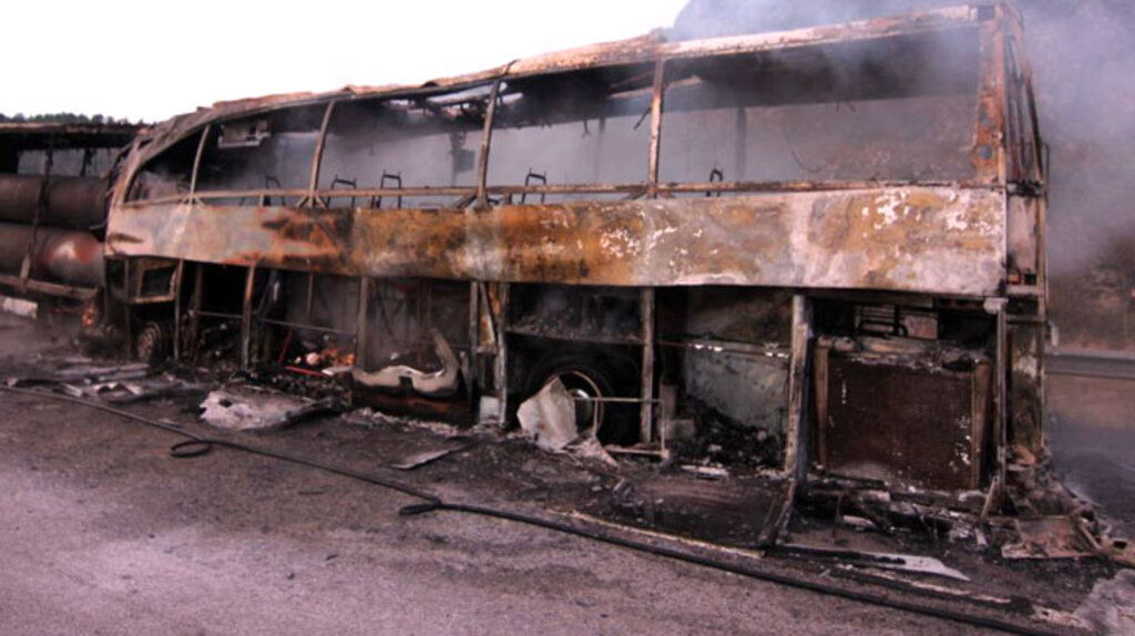 Çorum Osmancık'ta yolcu otobüsü TIR'a çarpıp alev aldı: 11 ölü, 21 yaralı var