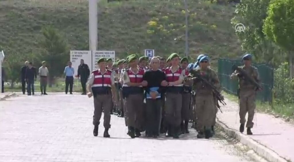 Akın Öztürk'e idam ipi fırlatıldı
