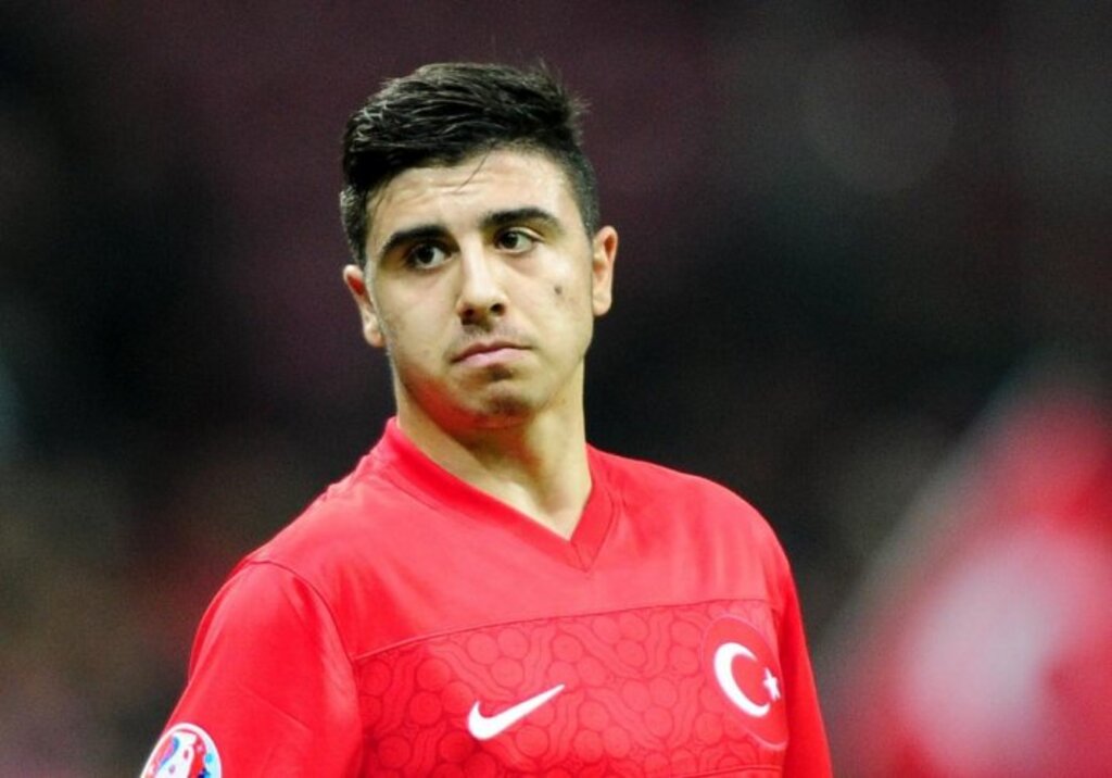 Futbolcu Ozan Tufan kaçakçılıktan göz altına alındı