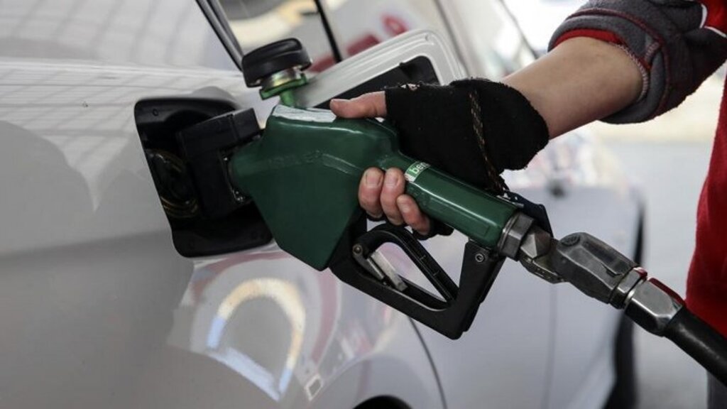 Benzin ve motorinin litre fiyatında indirime gidildi