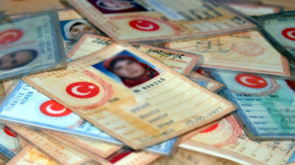 FETÖ'cülerin gaybubet evinde 49 milyon vatandaşa ait kimlik ve adres bilgileri bulundu