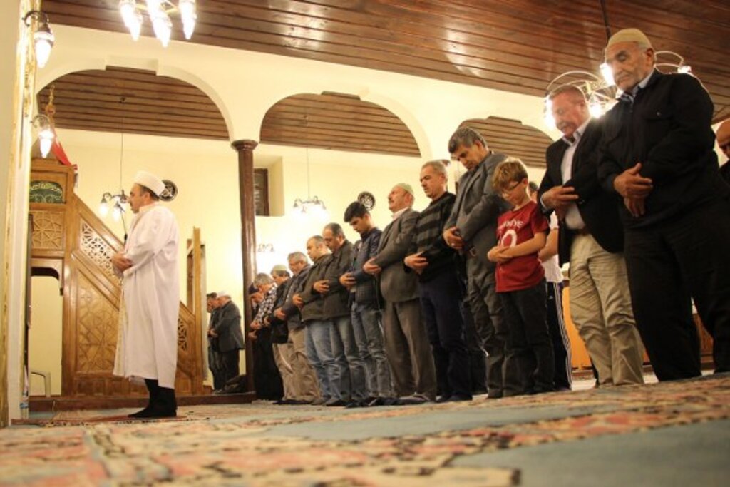 Samsun'da Ramazan ayının ilk teravih namazı 721 yıllık tarihi camide kılındı
