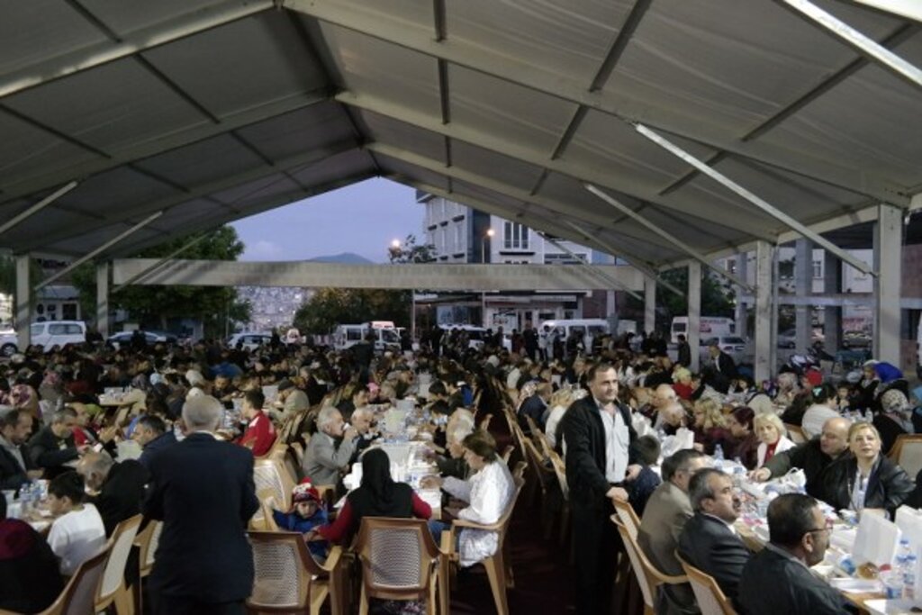 Samsun'da CHP'nin kurduğu iftar çadırına AK Partili belediyeden destek