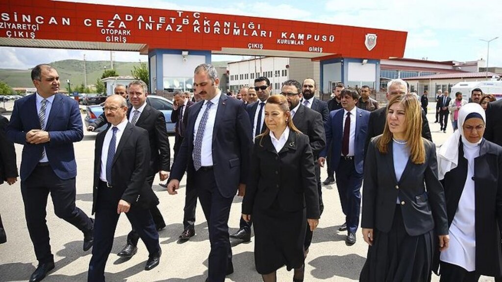 AK Parti heyeti FETÖ davasının yedinci celsesini izledi