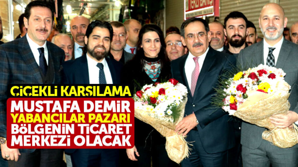 AK Parti Samsun Büyükşehir adayı Mustafa Demir Yabancılar Pazarında çiçeklerle karşılandı