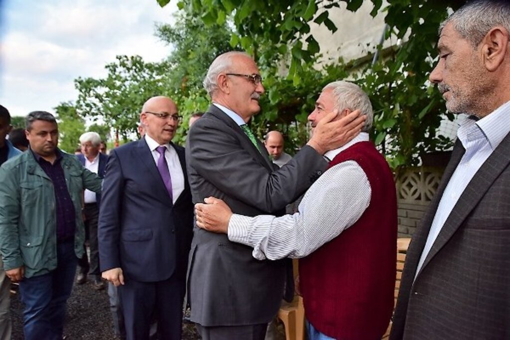 Yusuf Ziya Yılmaz, Tendürek şehidi Mustafa Özdemir'in ailesi ile iftar yaptı