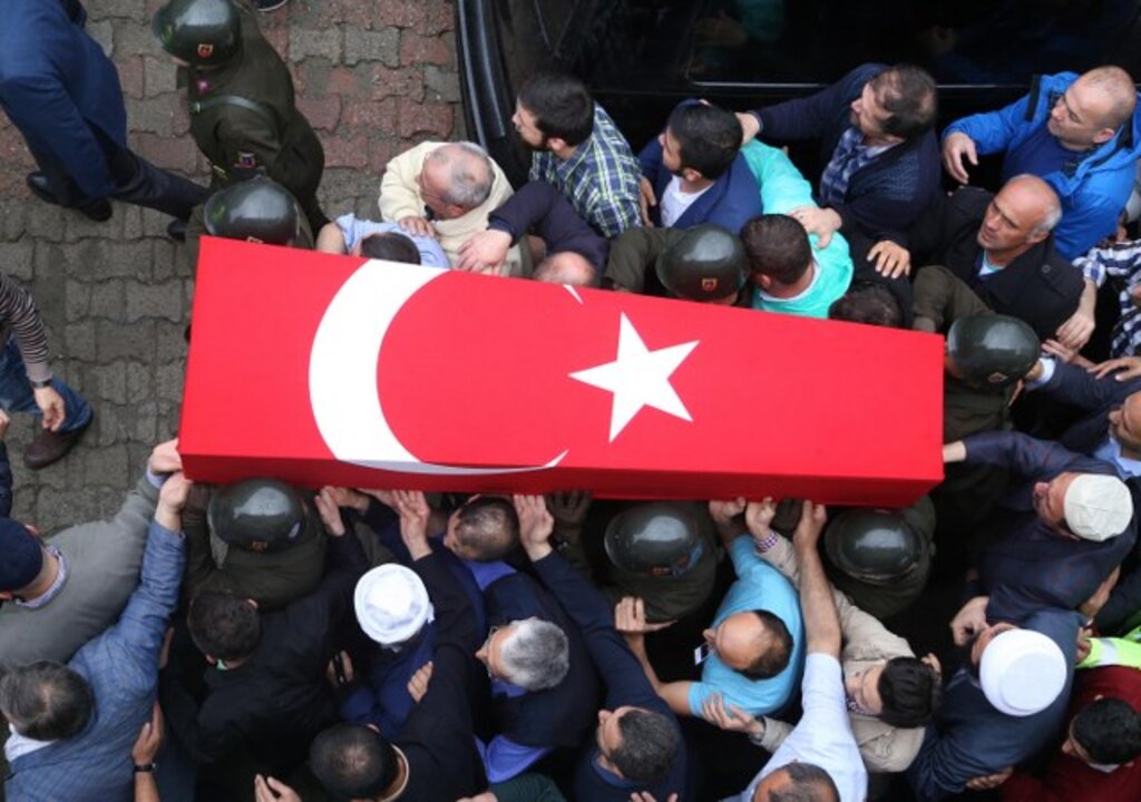 Şehit jandarma Uzman Çavuş Soner Fazlıoğlu Rize'de toprağa verildi