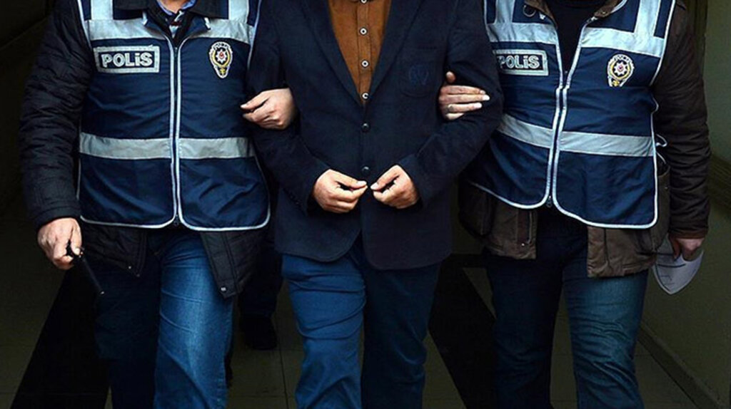 Vatan görevini yaptığı yerde Vatana ihanetten yakalandı