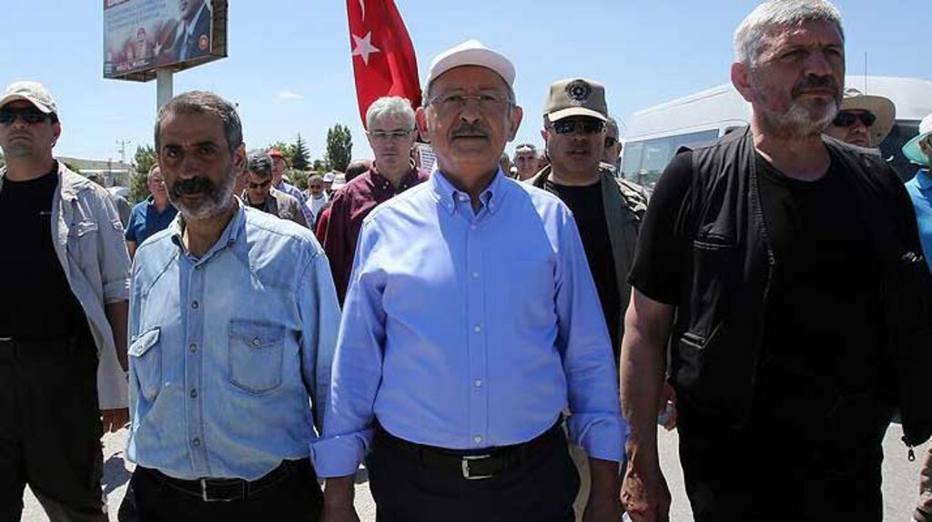 Kılıçdaroğlu Adalet Yürüyüşünün ikinci gününde 22 kilometre yol yürüdü